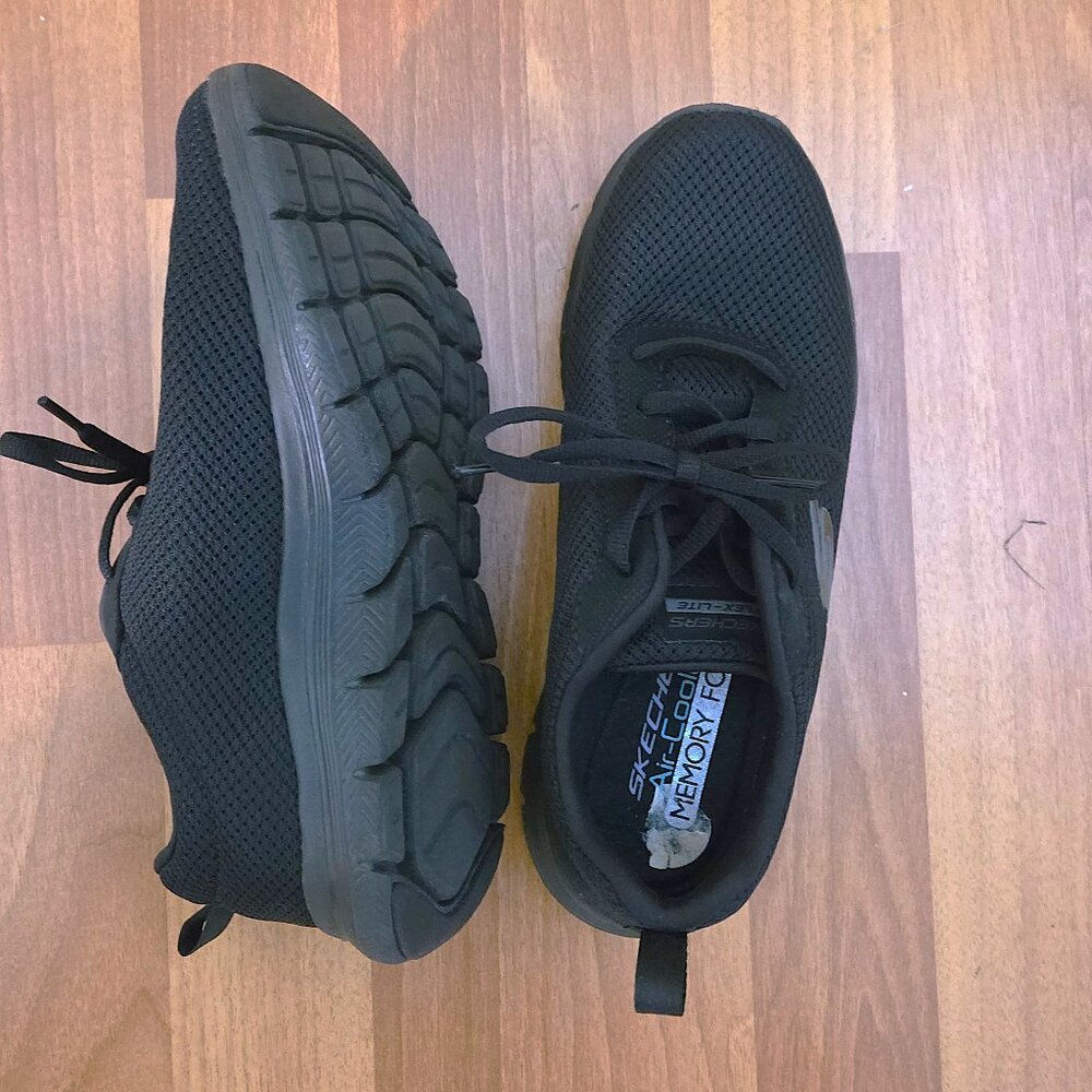 Skechers/Black Comfort Sneakers/Women's/Size 7/Used Only One Time - Picture 8 of 12